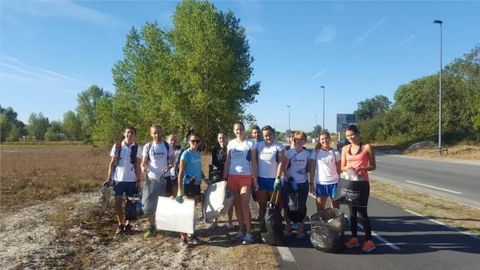 Plogging Happy Running Crew avec les étudiants du Master 2 Communication Média et Hors-Média de l'IAE Bordeaux en 2018 ©Happy Running Crew